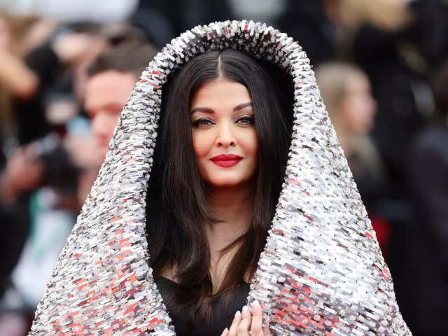 Aishwarya Rai on the red carpet in a gorgeous butterfly gown at the 2018  Cannes Film Festival.(Image Source… | Bollywood actress hot photos, Clothes  design, Fashion