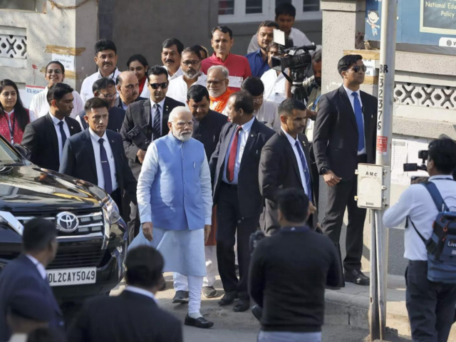PM arrives at Ahmedabad