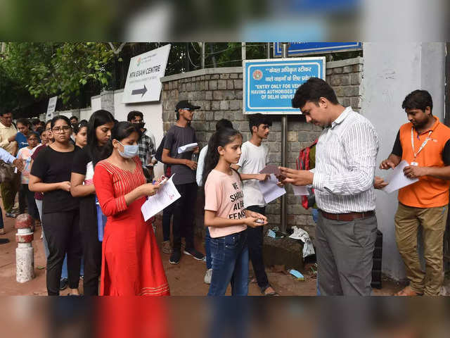 JEE Main 2023 Dress Code: Know what to wear and what not to