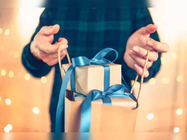 Send Luxury Men Grooming Hamper Gift Online, Rs.2950 | FlowerAura