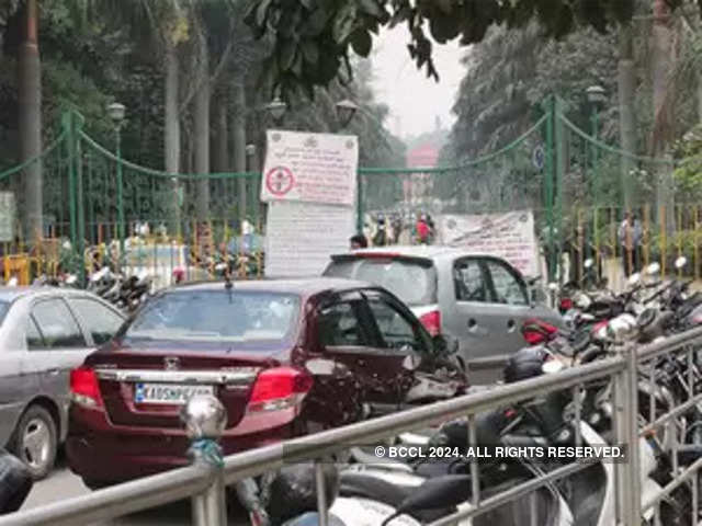 Government Drags Its Feet On Two Policies On Vehicular Parking