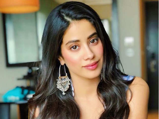 Janhvi Kapoor: No woman should feel apologetic about the way she looks,  says Janhvi Kapoor - The Economic Times