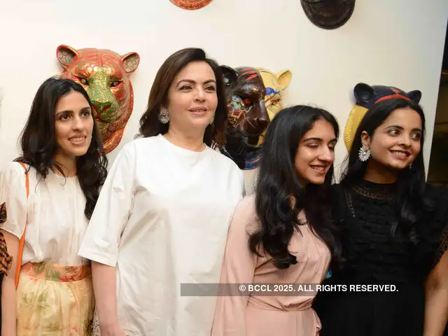 Mukesh Ambani Family First Nita Shloka Radhika Turn Brand Ambassadors For Artwork Of Mukesh Ambani S Niece She grew up along with her two brothers mukesh and anil and other sister nina kothari. mukesh ambani family first nita