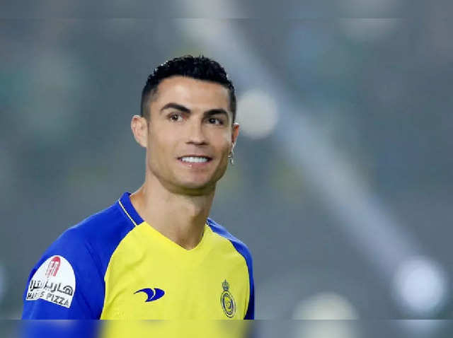 30 Best Cristiano Ronaldo Hairstyles, Haircuts & Colors (2023 Update) | Cristiano  ronaldo hairstyle, Ronaldo hair, Thick hair styles medium