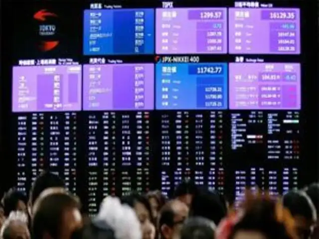 FTSE finishes lower, Royal Mail and miners weigh