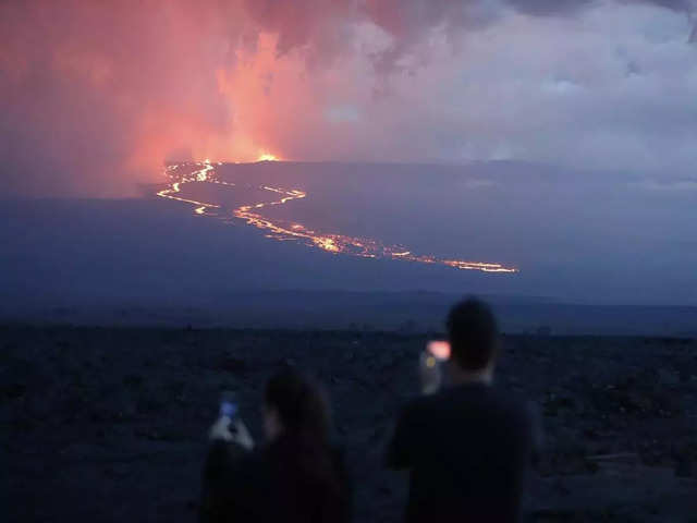 How significant are Mauna Loa's greenhouse gas emissions?