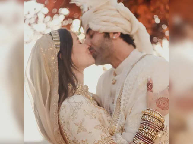 Not just Alia Bhatt but these TV brides too dolled up in ivory and gold for  their glitzy wedding functions | The Times of India