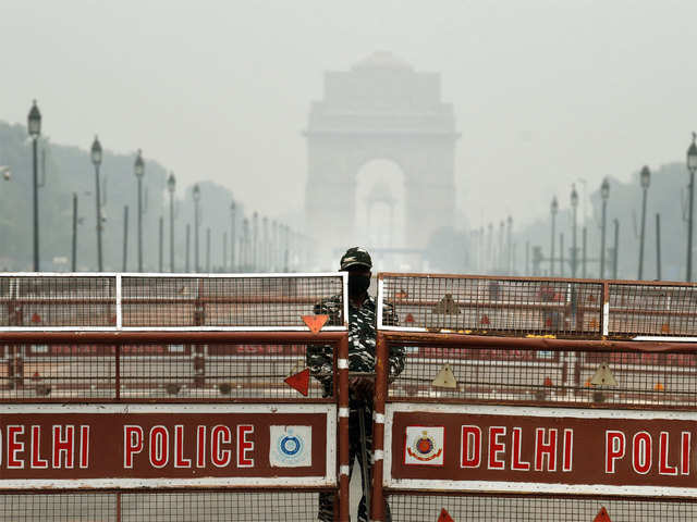 Delhi gives passage