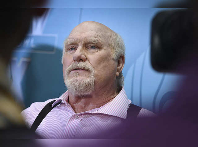 Terry Bradshaw Cancer Free After Treatment for Bladder, Skin