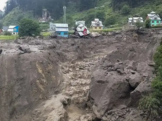 Jammu & Kashmir cloudburst: After Kishtwar, flash floods hit Pahalgam's  Frislan & Batkoot areas - The Economic Times