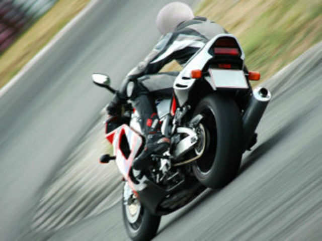 Kawasaki launches Ninja ZX10R, ZX-14R in Pune - The Economic Times