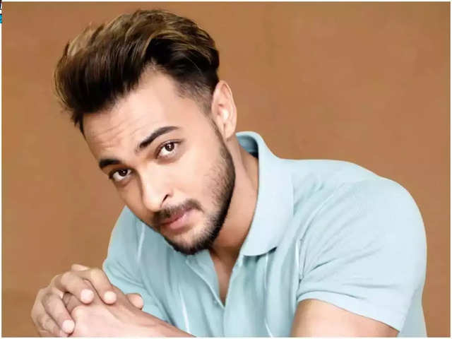 Aayush Sharma shares a fun BTS video from the sets of 'Antim: The Final  Truth' and it is sure to leave you in splits – Watch | Hindi Movie News -  Times of India