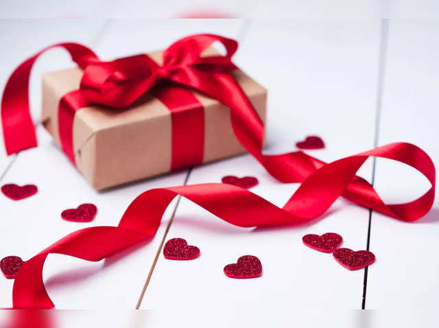 Valentine's Day Gifts: Valentines Day Gift Hampers Delivery Online -  Interflora India