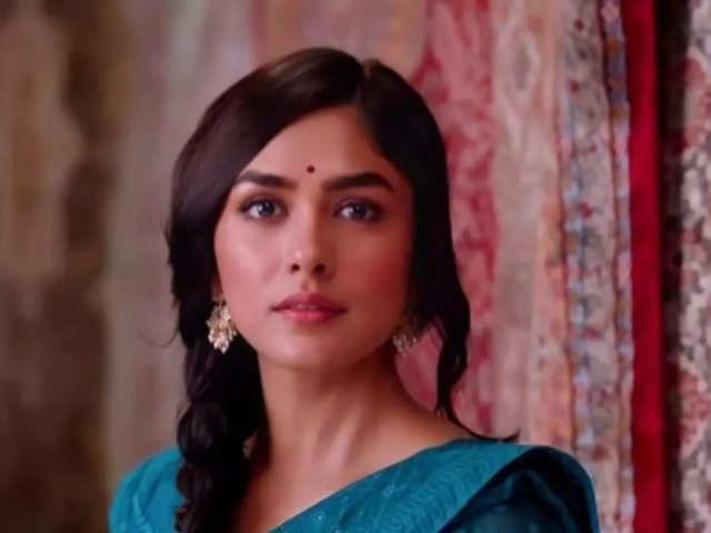 thakur: Mrunal Thakur reveals playing a cop was 'challenging' due to her  soft voice - The Economic Times
