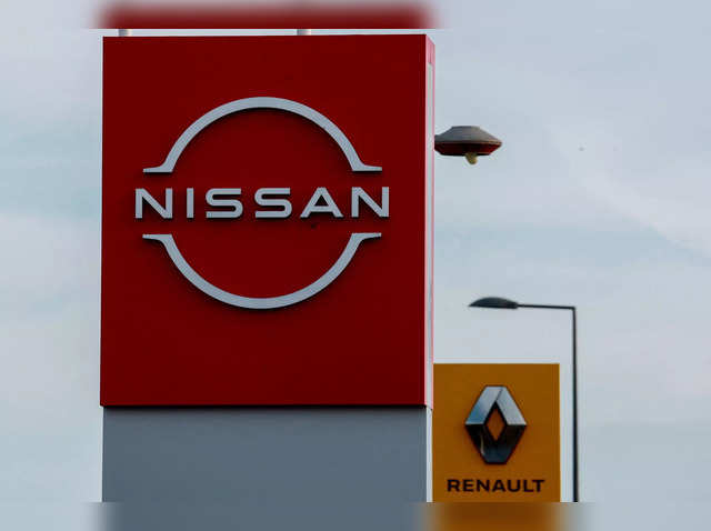 https://img.etimg.com/thumb/width-640,height-480,imgsize-30826,resizemode-75,msid-101915845/industry/auto/nissan-renault-ready-to-announce-new-alliance-deal-in-days-sources-say/nissan-to-invest-some-725-mln-in-renaults-ev-unit-yomiuri-says.jpg