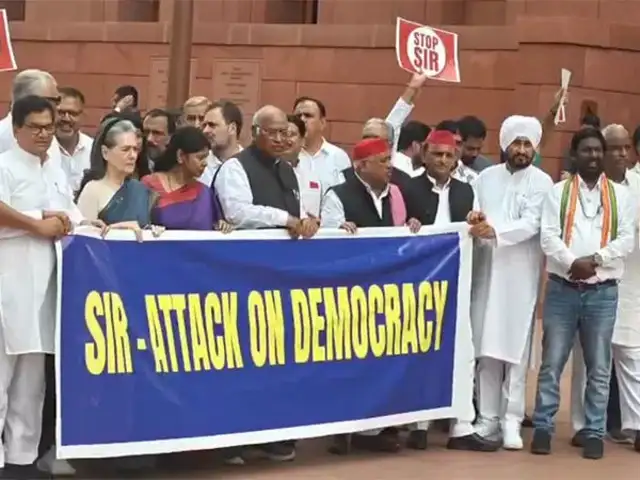 Opposition MPs protest against SIR, 'vote theft' in Parliament complex -  The Economic Times