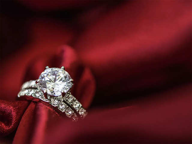 Buy Crisscross Diamond Ring Online | ORRA
