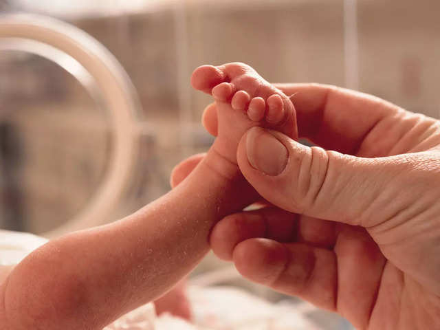Deferred umbilical cord clamping reduces death risk in premature babies' -  The Economic Times