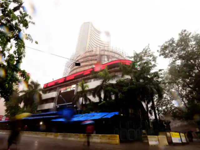 Tata Steel Sensex Nifty Trade In Red Itc Sbi And Icici Bank