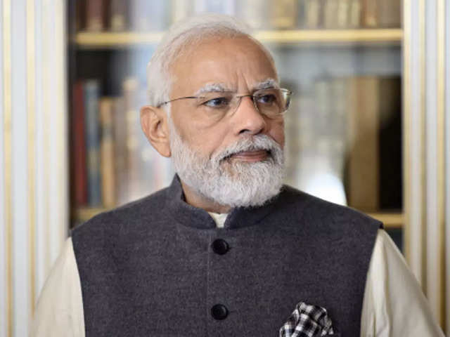 On 75th Republic Day, PM Modi wears multi-coloured 'bandhani' turban |  India News - Business Standard