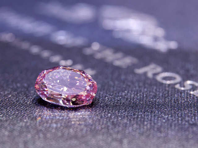 Beauty in pink diamonds .. • #pink #diamond #pinkdiamond #rare