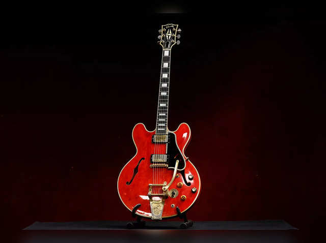 Gibson Guitar Auction: Gibson guitar that was smashed the night