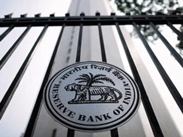 Commercial Banks Shut Down Fake News Rbi Rebuts Social Media Rumours On Closure Of 9 Banks