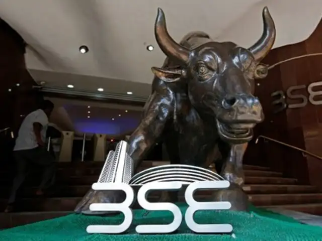 Stock Market Bull Run On As Sensex Scales Fresh Peak Nifty Tops 11 700 The Economic Times
