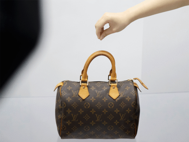 A millennials love affair: China's second-hand luxury goods market booms -  The Economic Times