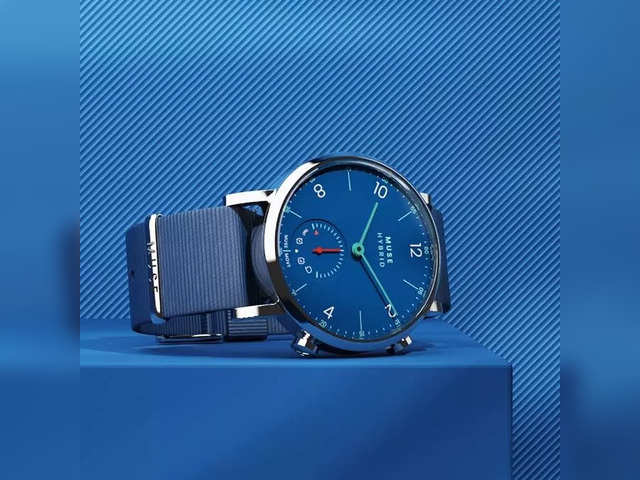 Fossil's Hybrid HR Smartwatch: Great Battery Life, but not so Smart... -  YouTube