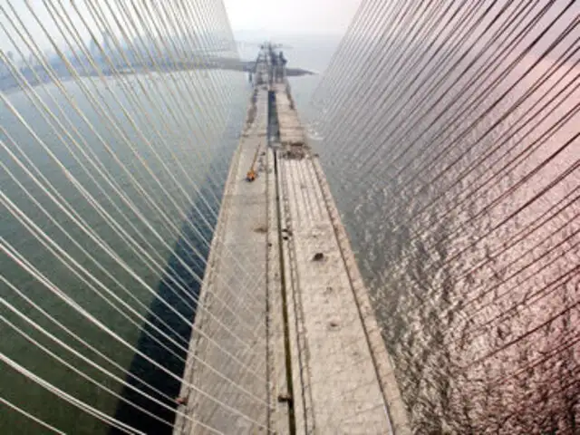 Bandra Worli Sea Link Raises Hopes For New Infrastructure The Economic Times Consists of twin continuous concrete box girder bridge sections for traffic in each direction.