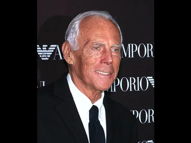armani ambosex - il re cambia ancora le regole: a febbraio un mega evento  con uomini e donne - Business