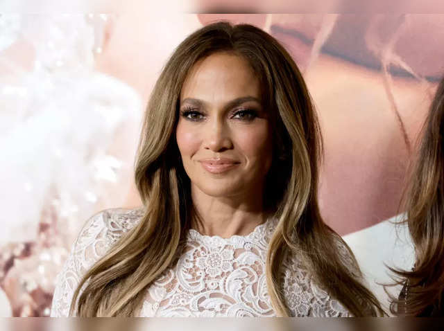 Jennifer Lopez House Hunts In LA Without Ben Affleck