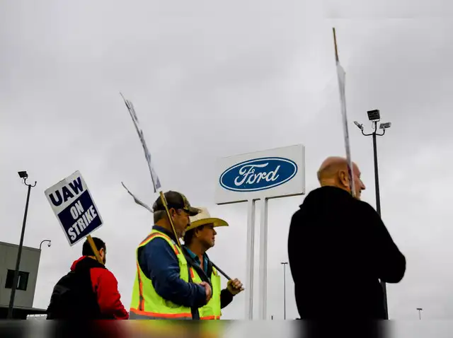UAW shuts down Ford