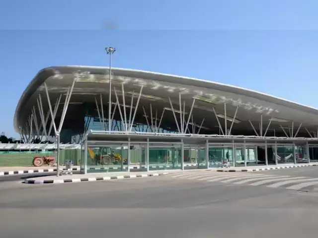 Karnataka Drivers' Union stage protest against BIAL over pick-up zones,  parking fees - The Economic Times