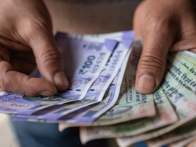 Us Dollar Indian Rupee Rupee Hits 15 Month Low After Fresh