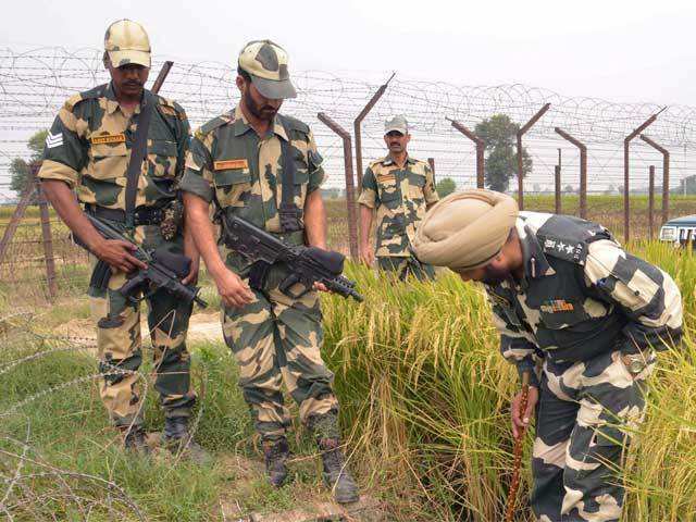 Hindu family flees from Pakistan, held by BSF while entering Gujarat - The  Economic Times