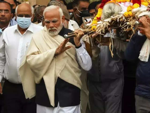 Modi reaches Ahmedabad