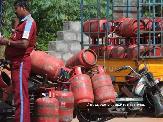 Lpg Cylinder Cost Atf Cost Up 2 6 Non Subsidised Lpg Price