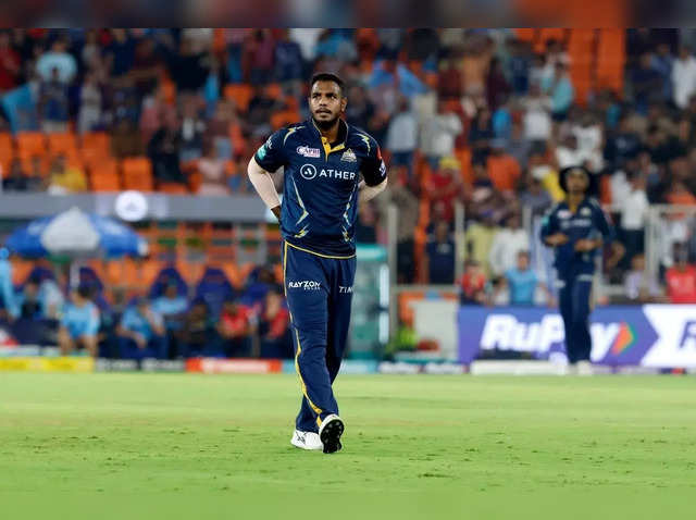 Yash dayal: IPL 2023: Yash Dayal's condition reportedly 'not good', lost  7-8 kilos weight. Here's why - The Economic Times