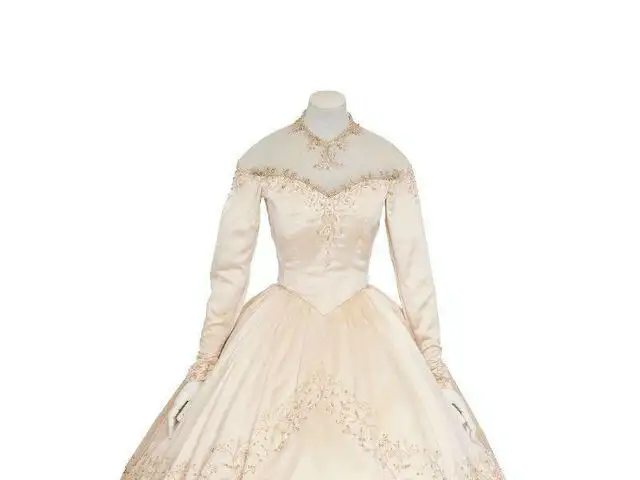 Christie S Offer Elizabeth Taylor S First Wedding Dress The