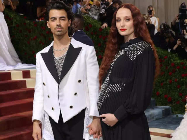 Joe Jonas, Sophie Turner Announce Engagement with Matching Instagram