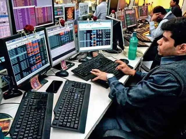 Sensex Crash Market Mayhem It Banks Pull Sensex Down By 1 100 Points