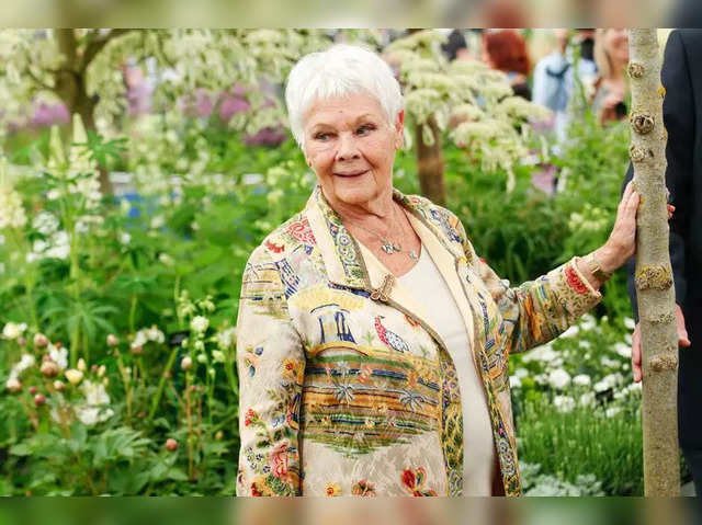 https://img.etimg.com/thumb/width-640,height-480,imgsize-69030,resizemode-75,msid-102289612/news/international/us/oscar-winner-judi-dench-opens-up-about-deteriorating-eyesight-talks-about-challenges-she-faces-on-sets.jpg