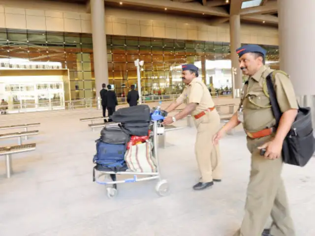 Mumbai Customs Revenue Crosses Rs 1 000 Crore For First Time The Economic Times Our mumbai airport guide contains information about airport lounges, wifi, nearby hotels, hours of mumbai airport (code: