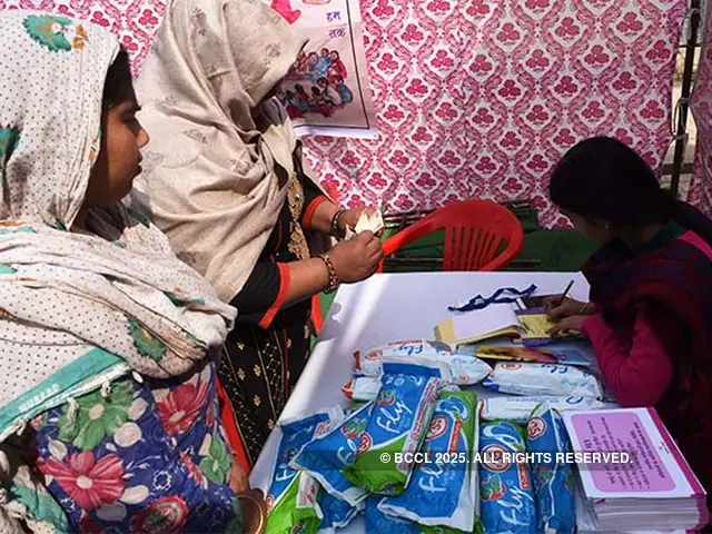 Qipfahcyong7im Arunachalam muruganantham strongly believes everyone can be a pad man. https m economictimes com industry healthcare biotech healthcare pad people spreading menstrual hygiene awareness via eco friendly and affordable sanitary napkins articleshow 68236486 cms