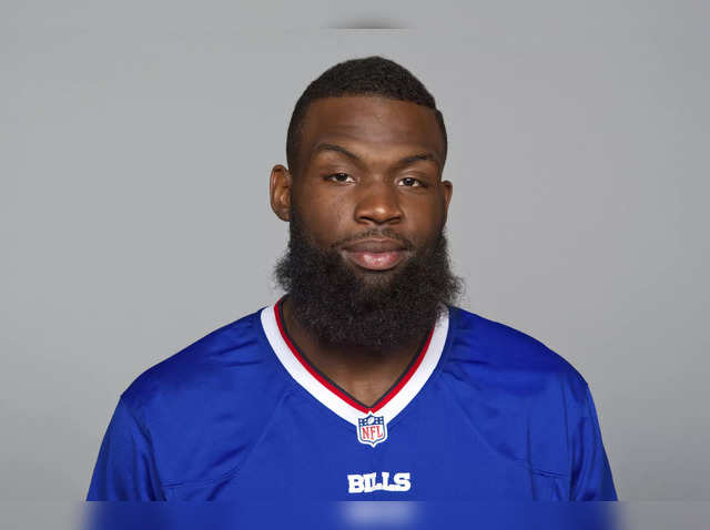 Former NFL receiver, Buffalo native Mike Williams on life support