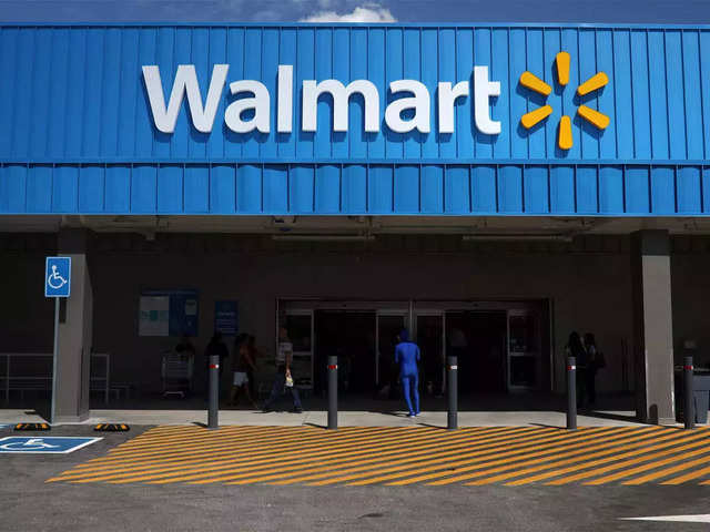 Pilot threatens to intentionally crash into Walmart store in US