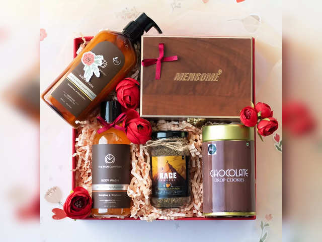 Buy/Send Gift Hampers For Him Online | Best Gifts Delivery - Gift My  Emotions
