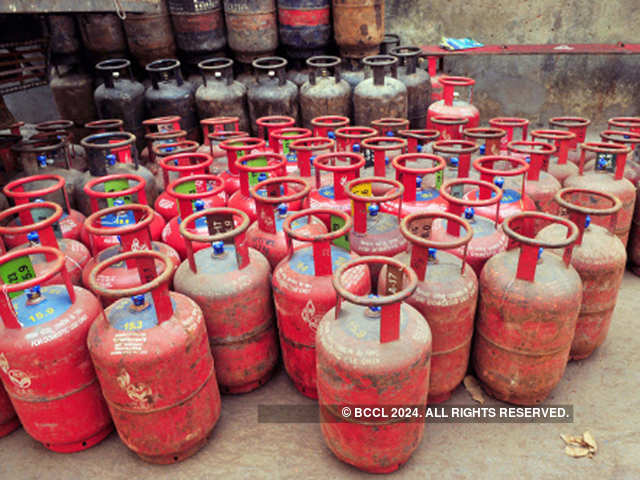 Indian Oil Reduces Subsidised Lpg Cylinder Price By Rs 6 5 Non